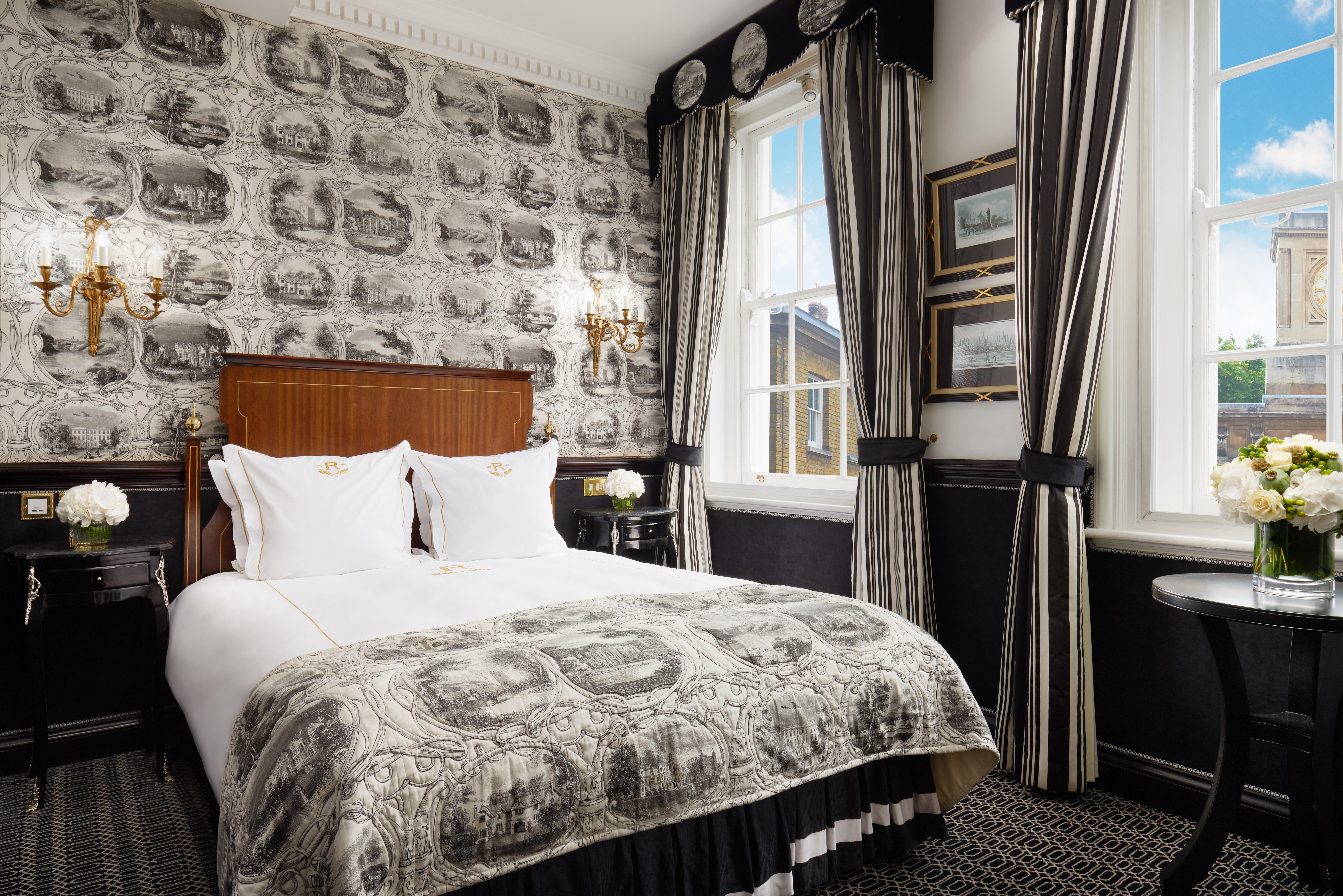 Rubens At The Palace Londra Esterno foto A bedroom at the hotel