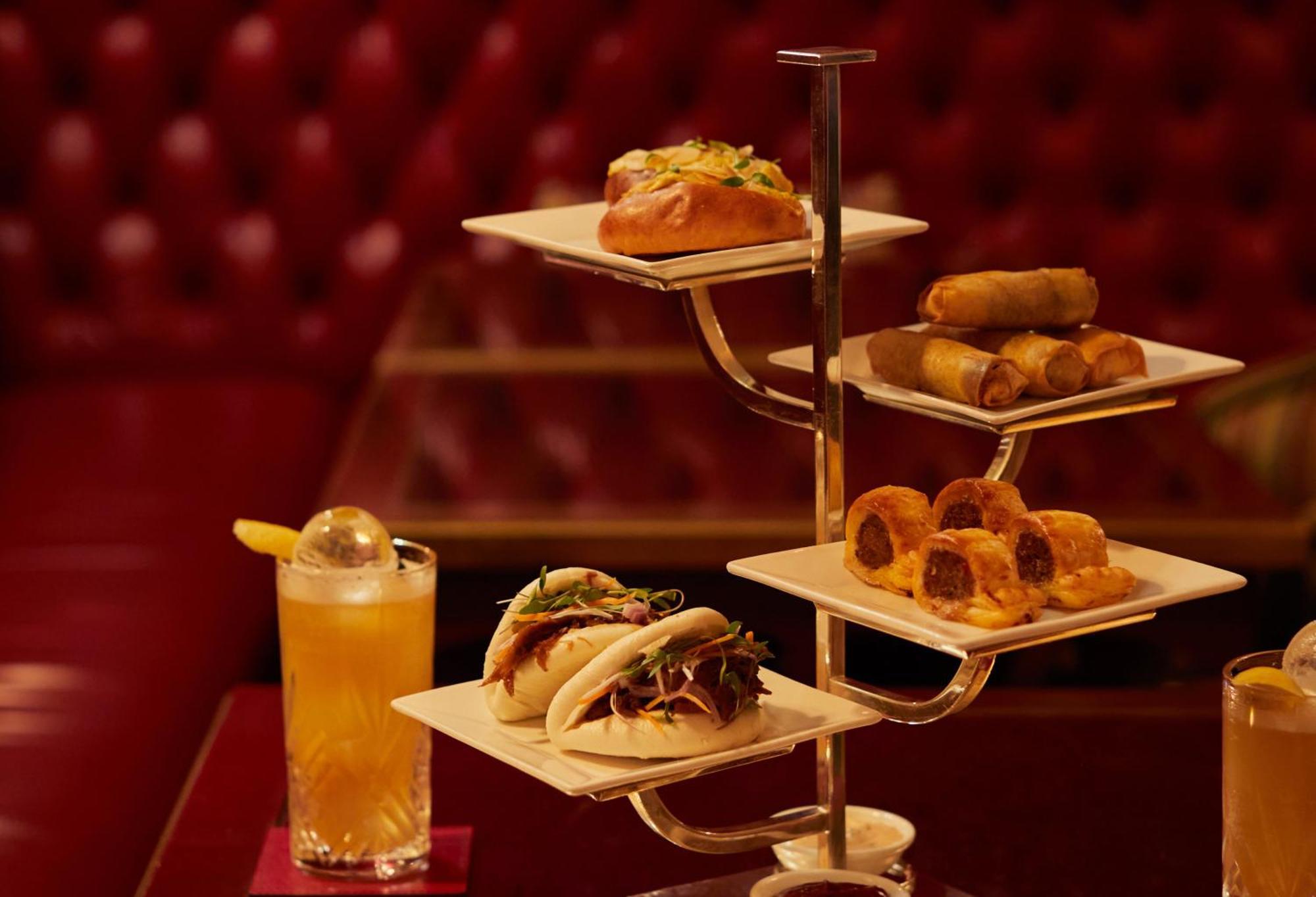 Rubens At The Palace Londra Esterno foto A selection of bar snacks at the London Hilton on Park Street